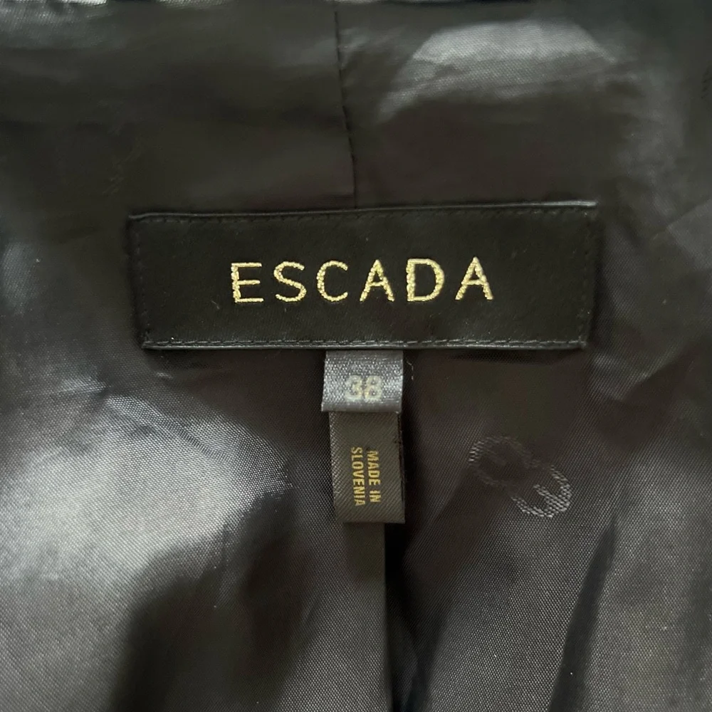Escada Women's Elegant Black Suit Jacket - 100% New Wool - Picture 4 of 7